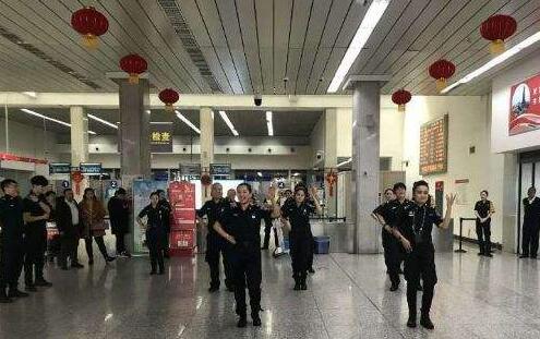 金屬探測安檢門廠家：烏機場安檢總站落實優化管理！.jpg